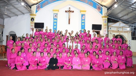 Thánh lễ Tạ ơn và nghi thức cam kết vĩnh viễn cho 98 thành viên Hiệp hội Mến Thánh Giá Tại Thế - giáo xứ Phù Lao