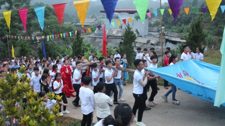 Giáo hạt Nghĩa Lộ đón Thánh Giá Đại hội Giới trẻ Giáo tỉnh Hà Nội