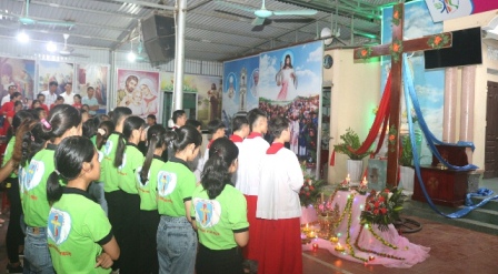 Giáo xứ Trại Sơn đón Thánh Giá Đại hội Giới trẻ Giáo tỉnh Hà Nội