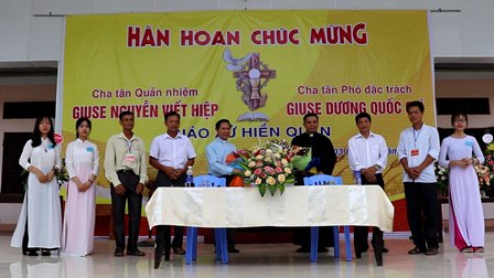 Giáo xứ Hiền Quan đón cha tân quản nhiệm và cha tân phó đặc trách