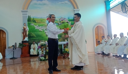 Giáo xứ Vân Du: Thánh lễ tạ ơn đón cha tân phó đặc trách Tôma Aquinô Trần Văn Miền