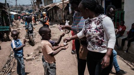 Nữ tu được Tổng thống Kenya vinh danh vì can đảm giúp trẻ em đường phố giữa đại dịch