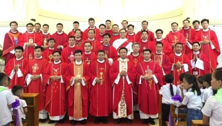Quý cha Đại Chủng Viện Thánh Giuse Hà Nội khóa XVI mừng lễ quan thầy tại giáo xứ Mông Sơn