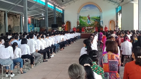 Thánh lễ ban Bí tíchThêm Sức tại giáo xứ Vân Du