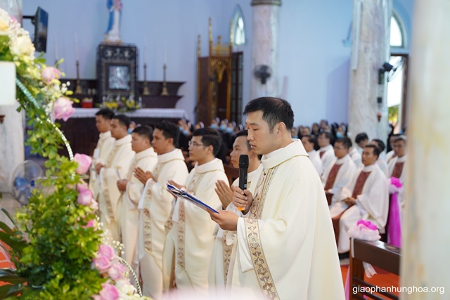 Tân linh mục Phêrô Trần Mạnh Cường dâng lời tạ ơn