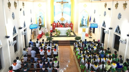 Thánh lễ ban Bí tích Thêm Sức tại giáo xứ Sùng Đô