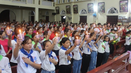 Thánh lễ ban Bí tích Thêm Sức cho 38 em thuộc giáo xứ Bảo Long