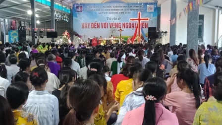 Đón và cung nghinh Thánh giá Đại hội Giới trẻ Giáo tỉnh Hà Nội tại giáo xứ Vân Du