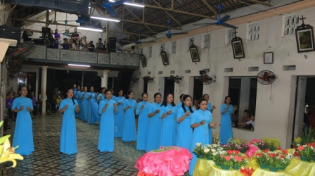 Dâng hoa và Thánh lễ mừng kính Đức Mẹ Mân Côi tại giáo họ Chàng Sơn