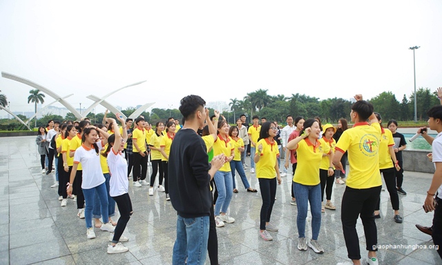 Hoạt động Team Building đã giúp mọi người thỏa sức vui chơi và cháy hết mình từ đó bộc lộ tính cách của mỗi người và gắn kết tình đồng đội như anh em một nhà.