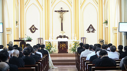 Linh mục đoàn giáo phận Hưng Hóa tĩnh tâm năm 2020