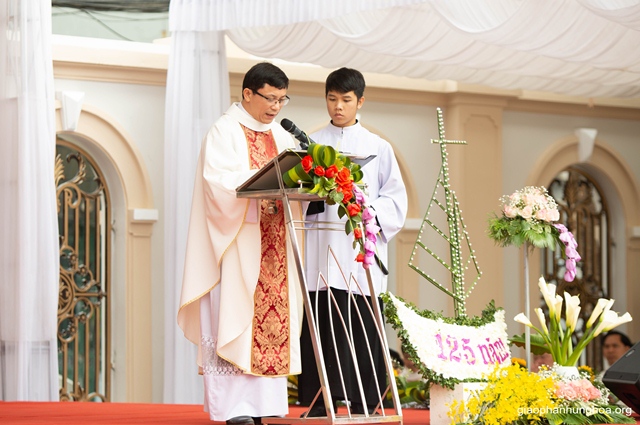 cha Phaolô Nguyễn Quang Đĩnh, Chủ tịch Ủy ban Phụng tự công bố Sắc lệnh ban phép lành Tòa Thánh với ơn toàn xá.