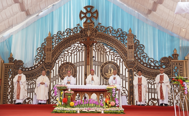 Thánh lễ khánh thành Tòa Giám mục và khai mạc Năm Thánh kỷ niệm 125 năm thành lập giáo phận