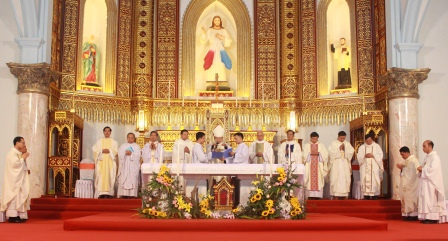 Thánh lễ mở Cửa Năm Thánh tại Đền Thánh Kính Lòng Chúa Thương Xót giáo xứ Hòa Bình