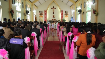 Thánh lễ tạ ơn và làm phép ngôi nhà thờ mới giáo họ Minh Bảo