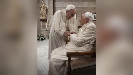 ĐTC Phanxicô và Đức Biển Đức XVI (Vatican Media)