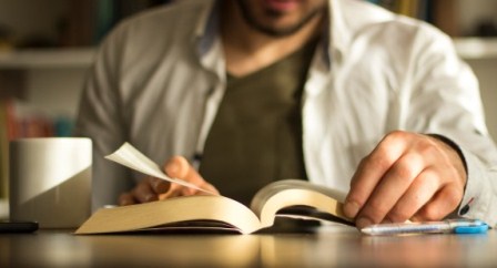 Bốn cách đọc Kinh Thánh người Công giáo cần biết