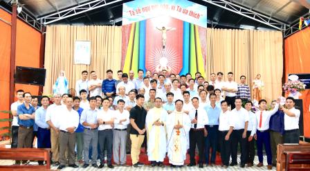 Giới Gia Trưởng giáo xứ thành phố Sơn La mừng lễ bổn mạng