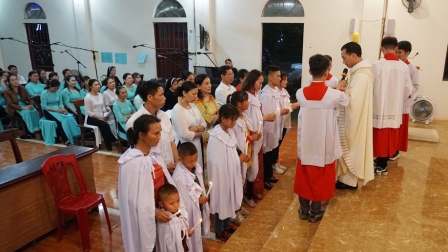Đêm canh thức Vượt Qua và Thánh lễ vọng Phục Sinh tại giáo xứ Mộc Châu