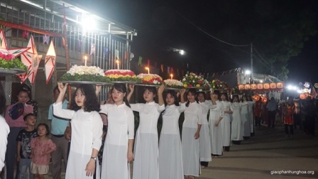 Giáo xóm Quang Trung - giáo xứ Yên Tập rước kiệu và dâng hoa kính Đức Mẹ - khai mạc Tháng Hoa