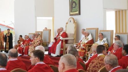 ĐTC cử hành Phụng vụ Thánh Thể lễ Suy tôn Thánh giá theo nghi lễ Byzantine