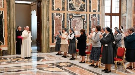 ĐTC Phanxicô gặp tham dự viên Tổng hội Các Nữ tu Bác Ái (Vatican Media)