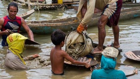 Trẻ em lao động tại các mỏ vàng ở Philippines 