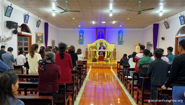 Thánh lễ tại giáo xứ Mường La