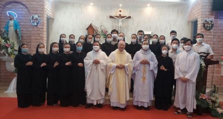 Đức cha Antôn Vũ Huy Chương dâng Thánh lễ kỷ niệm 50 năm hồng ân linh mục tại Trụ sở Giáo phận Hưng Hóa ở Sài Gòn
