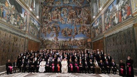 ĐTC và đại sứ các nước cạnh Toà Thánh (Vatican Media)