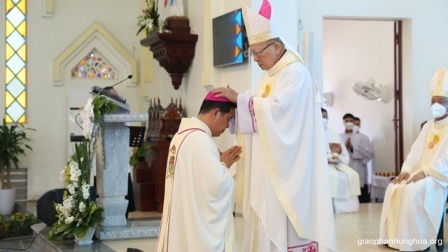 Thánh lễ truyền chức Đức cha Đaminh Hoàng Minh Tiến, Tân Giám mục Chính tòa Giáo phận Hưng Hóa