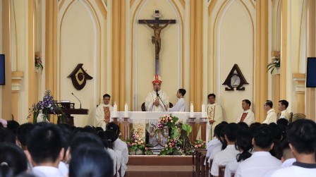 Hơn 400 em tu sinh nam nữ Giáo phận Hưng Hóa mừng lễ bổn mạng Sinh nhật thánh Gioan Tẩy Giả