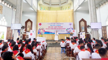 Caritas Hưng Hóa: Truyền thông về Di cư an toàn và Phòng chống buôn bán người cho hơn 600 bạn huynh - dự trưởng giáo hạt Sơn Tây