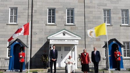 ĐTC thăm hữu nghị Toàn quyền Canada và Thủ tướng tại Dinh “Citadelle de Québec (Vatican Media)