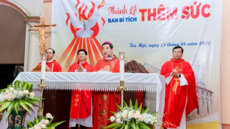 Thánh lễ ban Bí tích Thêm Sức tại giáo xứ Trù Mật