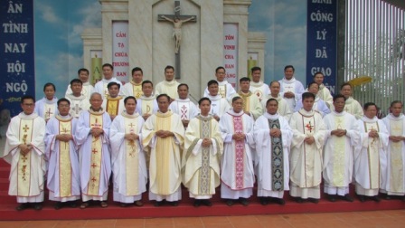 Thánh lễ tạ ơn của Tân linh mục Phêrô Đỗ Văn Bình tại quê hương giáo xứ Nỗ Lực