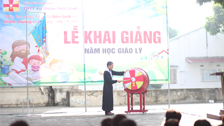 Giáo xứ Tình Lam khai giảng năm học giáo lý 2022 - 2023 và phát phần thường khuyến học cho các em thiếu nhi