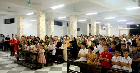 Đầm ấm, sốt sáng trong ngày lễ quan thầy “đặc biệt” của giáo họ Chàng Sơn – giáo xứ Vĩnh Lộc