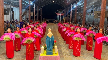 Giáo xứ Phù Lao dâng hoa kính Đức Mẹ - Khai mạc Tháng Mân Côi