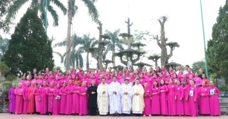 Thánh lễ thành lập Hiệp Hội Tín Hữu Mến Thánh Giá Giáo xứ Làng Lang