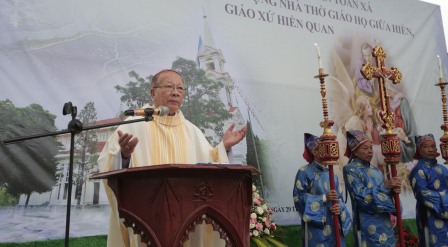Đức cha Antôn Vũ Huy Chương dâng Thánh lễ tạ ơn bế mạc thời gian thánh kỷ niệm 100 xây dựng nhà thờ giáo họ Giữa Hiền