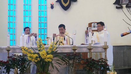 Đức cha Đaminh Hoàng Minh Tiến dâng Thánh lễ Tân niên mừng Xuân Quý Mão 2023 tại nhà thờ Chính tòa Sơn Lộc
