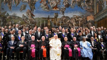 Đức Thánh Cha tiếp ngoại giao đoàn cạnh Toà Thánh (VATICAN MEDIA Divisione Foto)