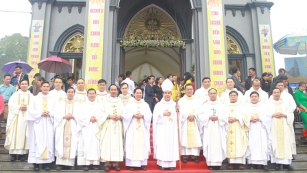 Thánh lễ tạ ơn khánh thành và làm phép nhà thờ Giáo họ Vân Hà - Giáo xứ Tuyên Quang