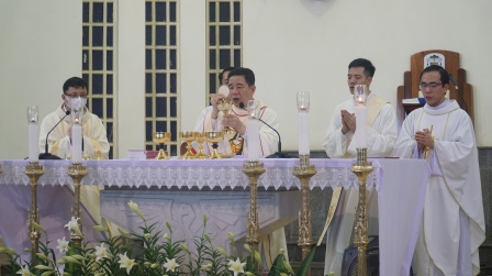 Đức cha Đaminh chủ sự Thánh lễ ra mắt Hiệp Hội Tín Hữu Mến Thánh Giá Giáo xứ Chính tòa Sơn Lộc