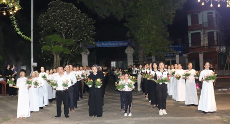 Giáo xứ Nhà thờ Chính toà Sơn Lộc khai mạc Tháng Hoa kính Mẹ Maria