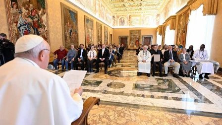 ĐTC tiếp Hội đồng các dòng truyền giáo ở Ý (VATICAN MEDIA Divisione Foto)