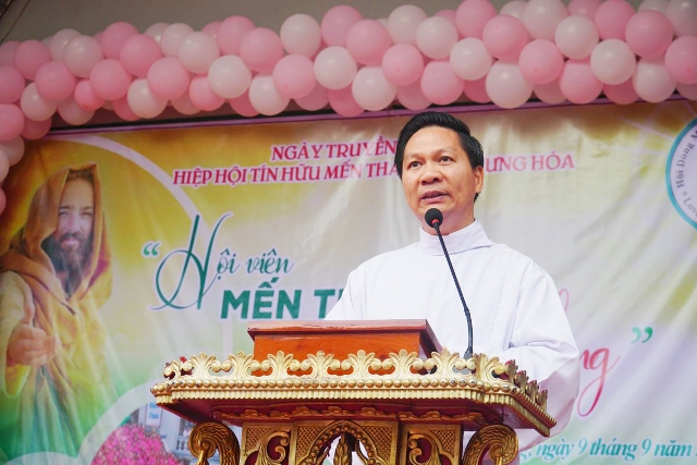 Cha Chủ tịch Uỷ ban Giáo dân Giuse Nguyễn Viết Hiệp chia sẻ với các Hội viên