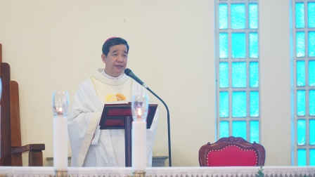 Đức cha Đaminh dâng Thánh lễ kính Các Thánh Nam Nữ tại nhà thờ Chính tòa Sơn Lộc