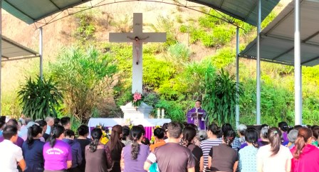 Thánh lễ cầu cho các tín hữu đã qua đời tại Vườn Thánh giáo xứ Yên Bái